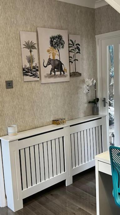Cheerful 3 Bedroom Townhouse With Free Parking. Billericay Esterno foto