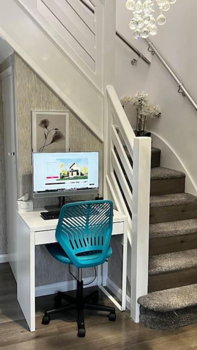 Cheerful 3 Bedroom Townhouse With Free Parking. Billericay Esterno foto